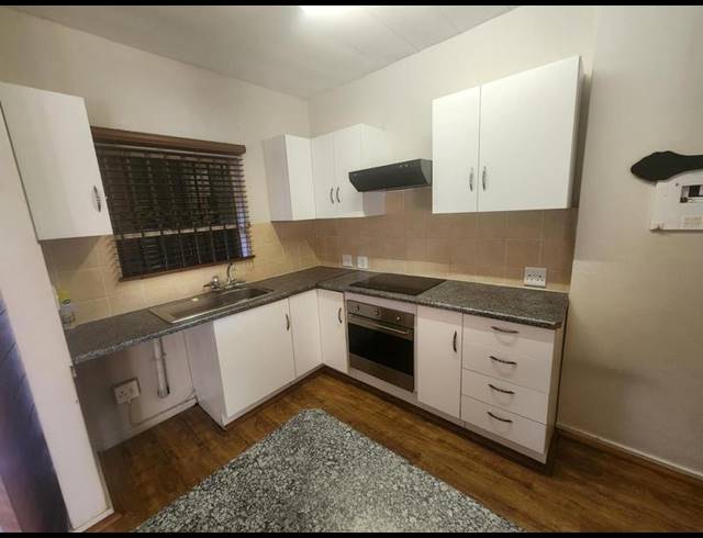 2 BEDROOM TOWNHOUSE FOR SALE IN PIERRE VAN RYNEVELD